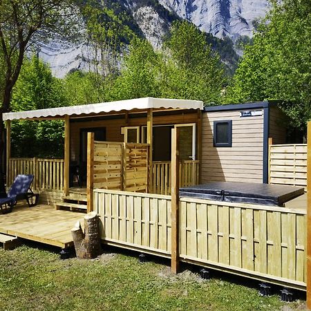 Camping Le Colporteur Hotel Le Bourg-d'Oisans Exterior photo
