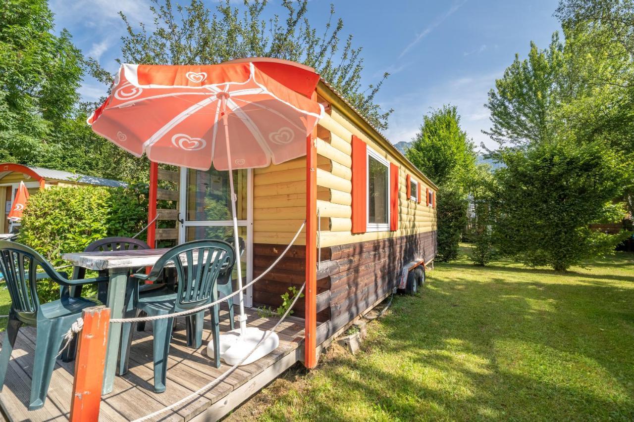 Camping Le Colporteur Hotel Le Bourg-d'Oisans Exterior photo