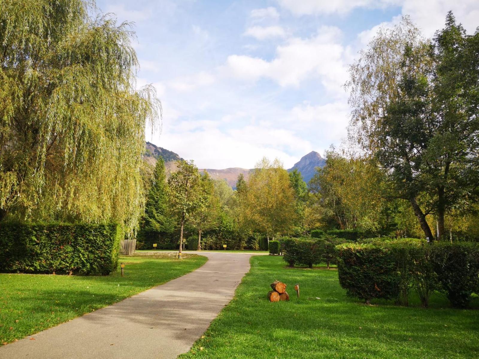 Camping Le Colporteur Hotel Le Bourg-d'Oisans Exterior photo