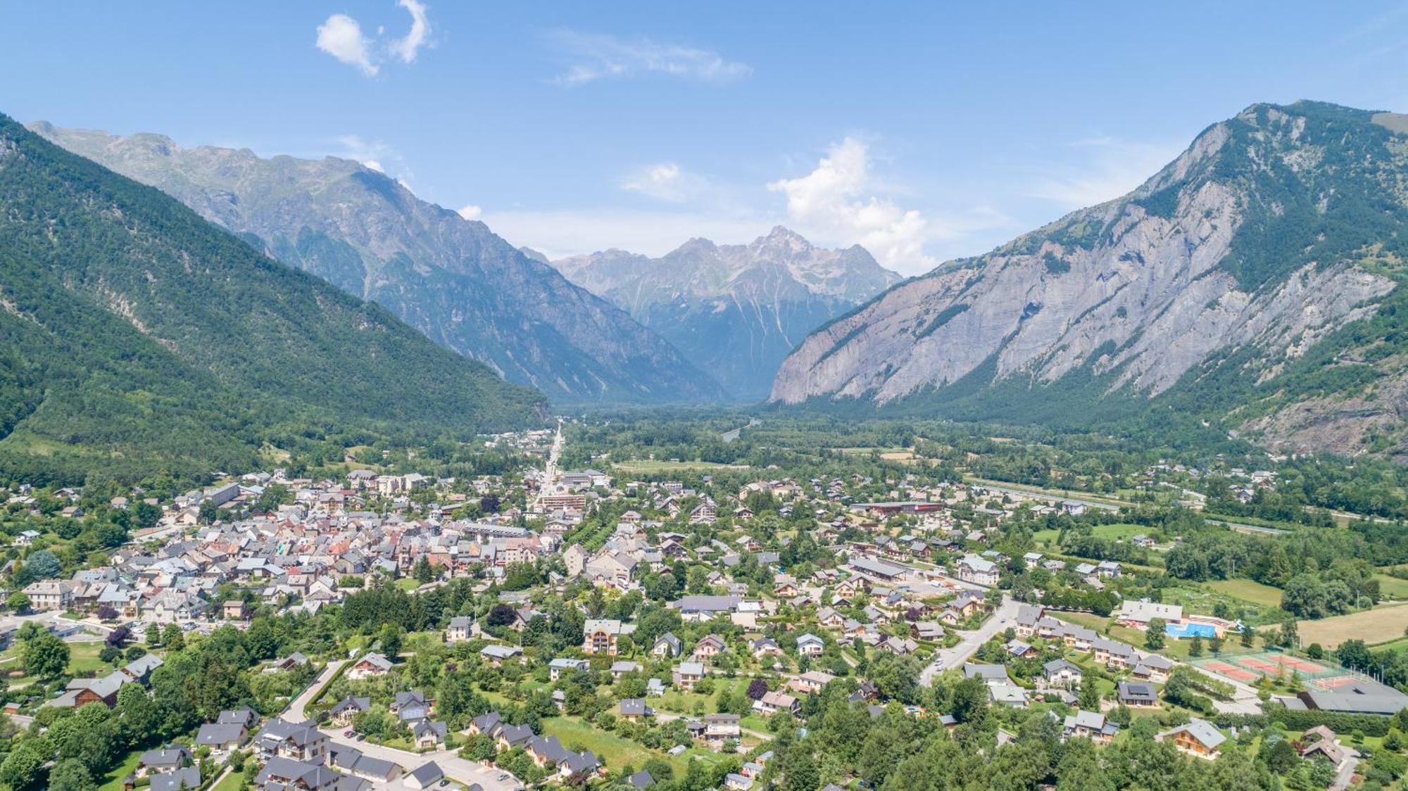 Camping Le Colporteur Hotel Le Bourg-d'Oisans Exterior photo