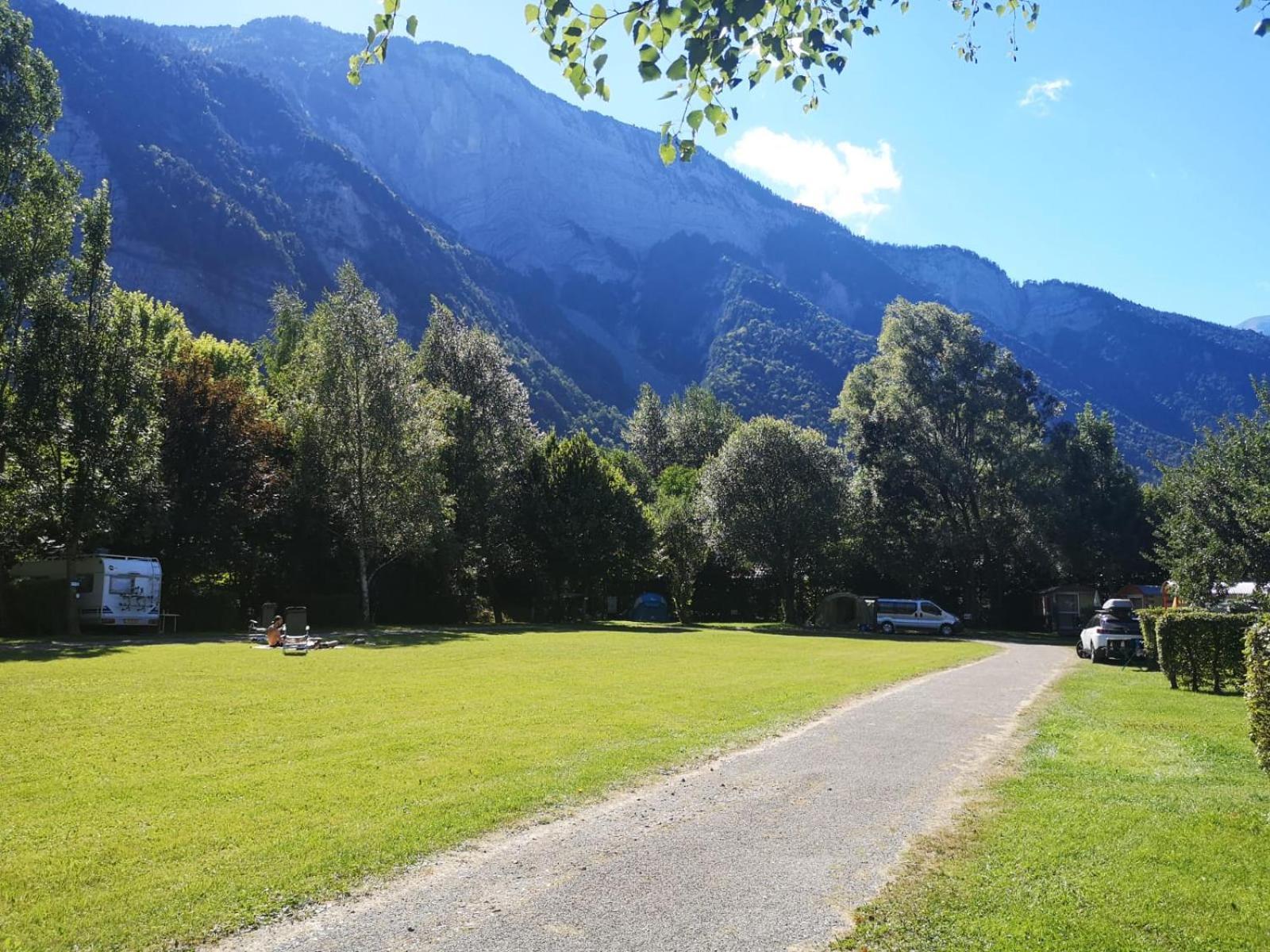 Camping Le Colporteur Hotel Le Bourg-d'Oisans Exterior photo