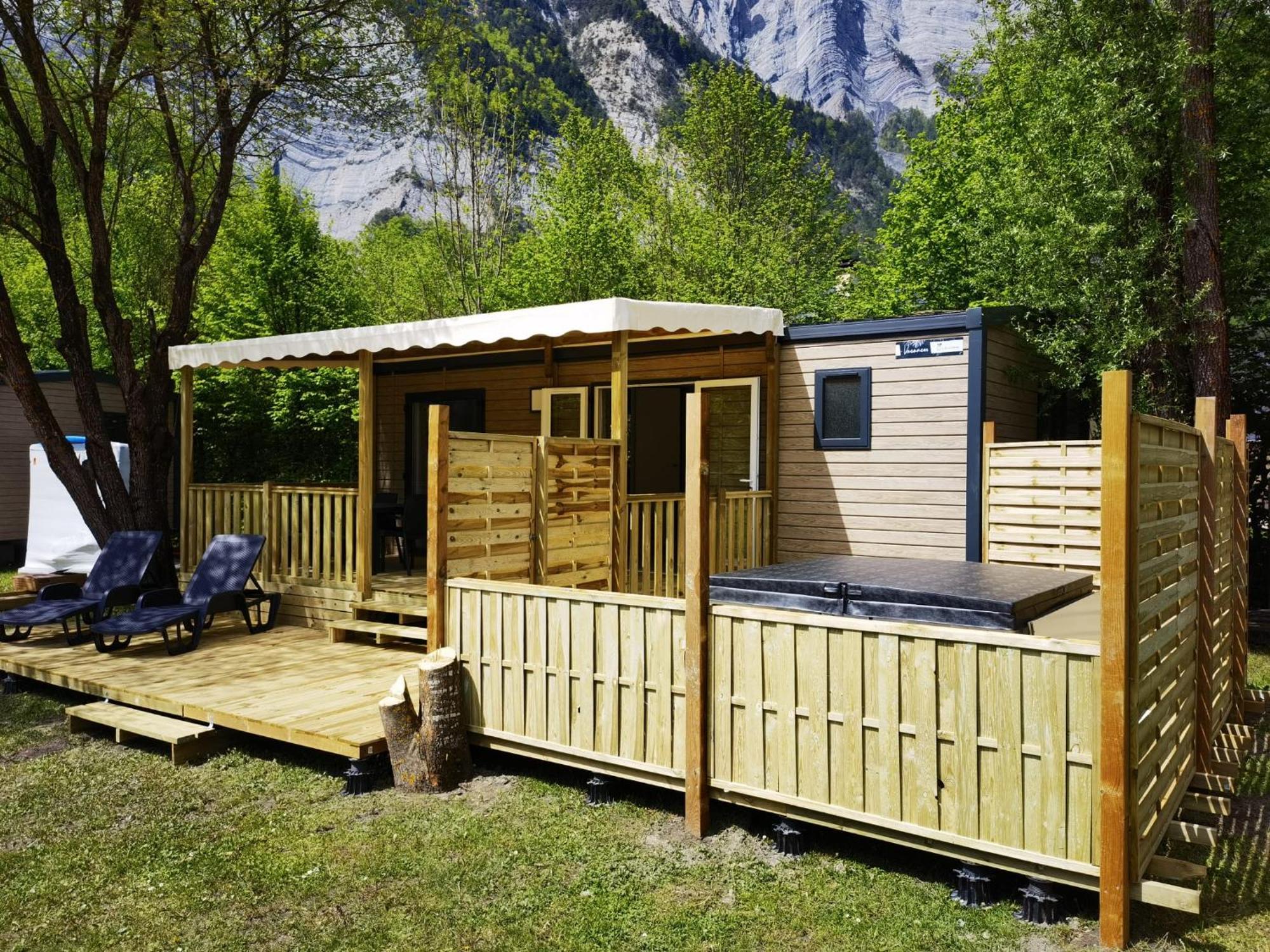 Camping Le Colporteur Hotel Le Bourg-d'Oisans Exterior photo