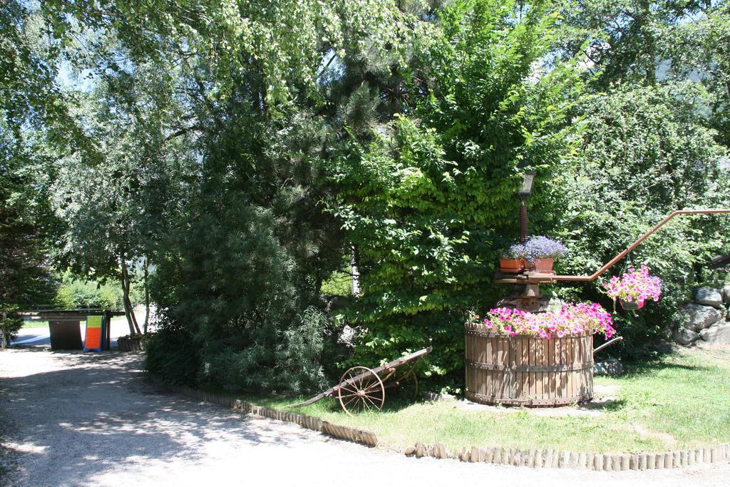 Camping Le Colporteur Hotel Le Bourg-d'Oisans Exterior photo