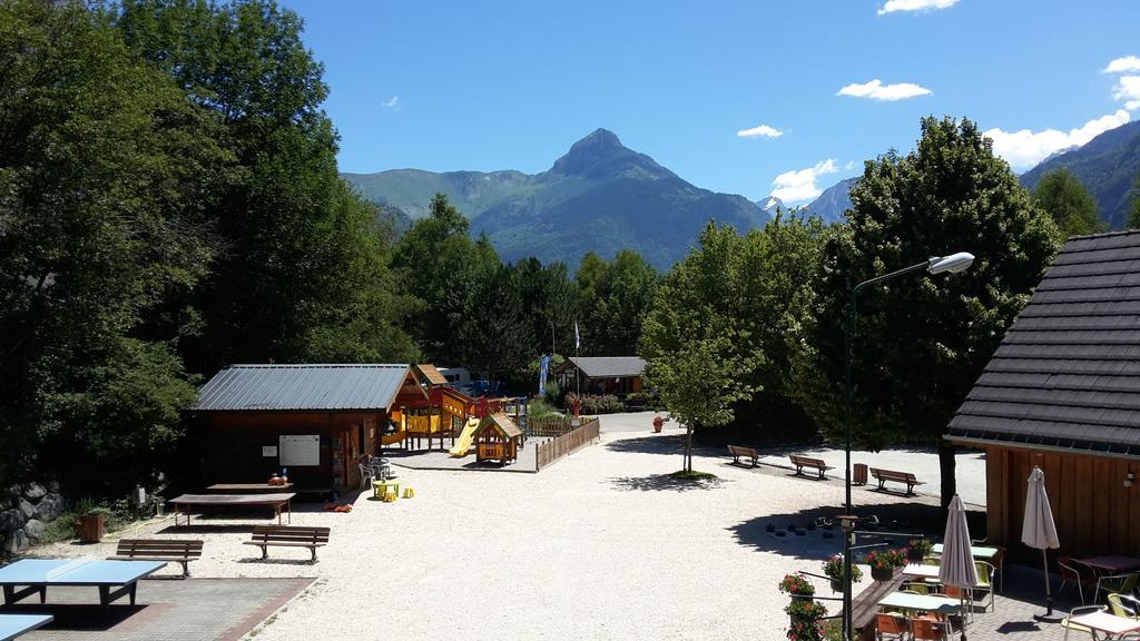 Camping Le Colporteur Hotel Le Bourg-d'Oisans Exterior photo