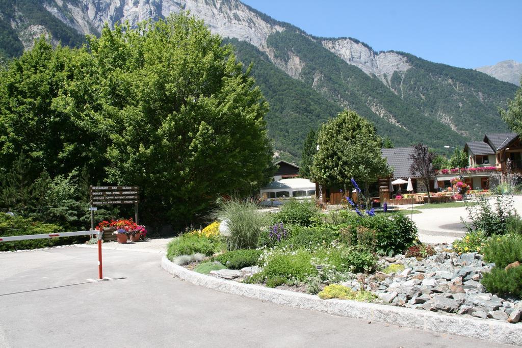Camping Le Colporteur Hotel Le Bourg-d'Oisans Exterior photo