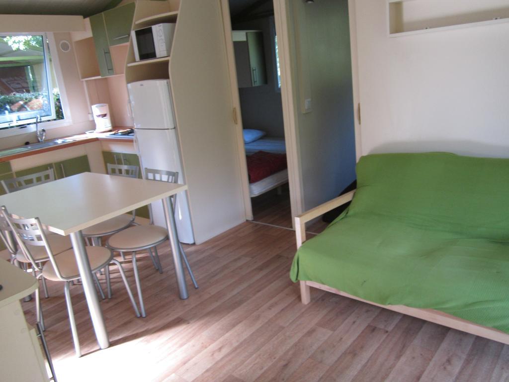 Camping Le Colporteur Hotel Le Bourg-d'Oisans Exterior photo