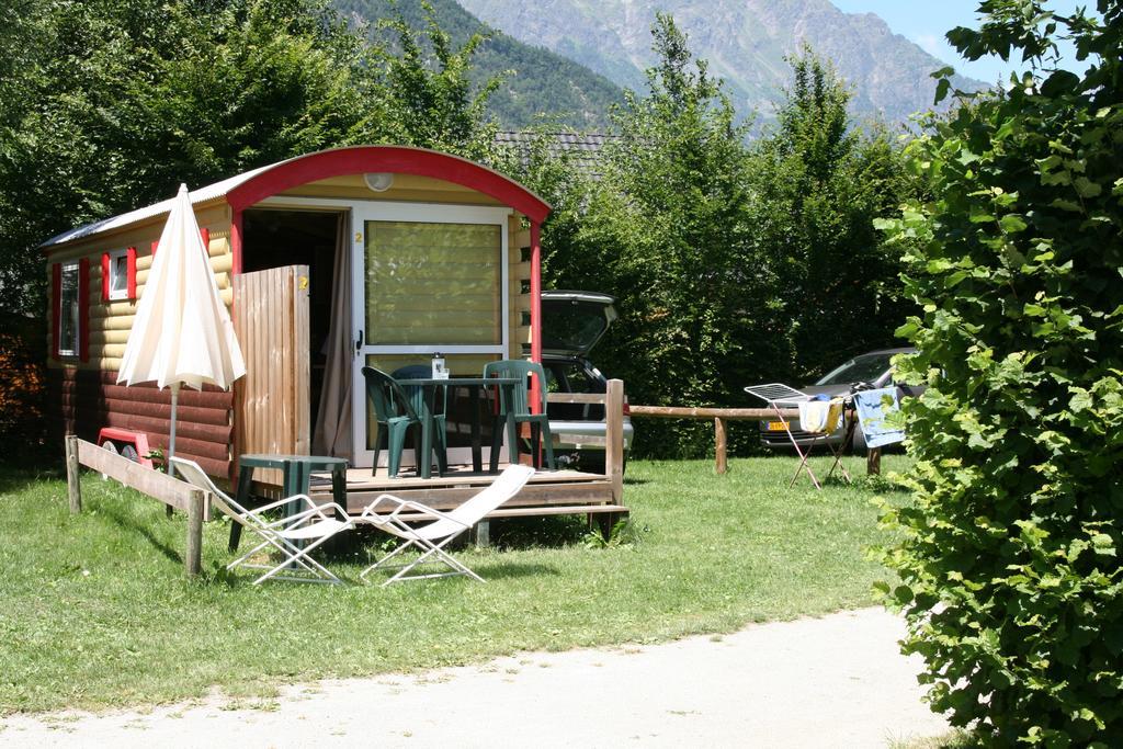 Camping Le Colporteur Hotel Le Bourg-d'Oisans Exterior photo