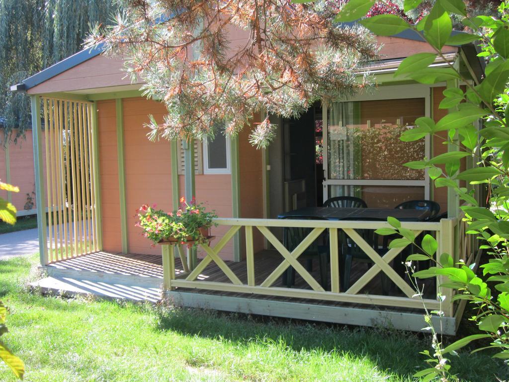 Camping Le Colporteur Hotel Le Bourg-d'Oisans Exterior photo