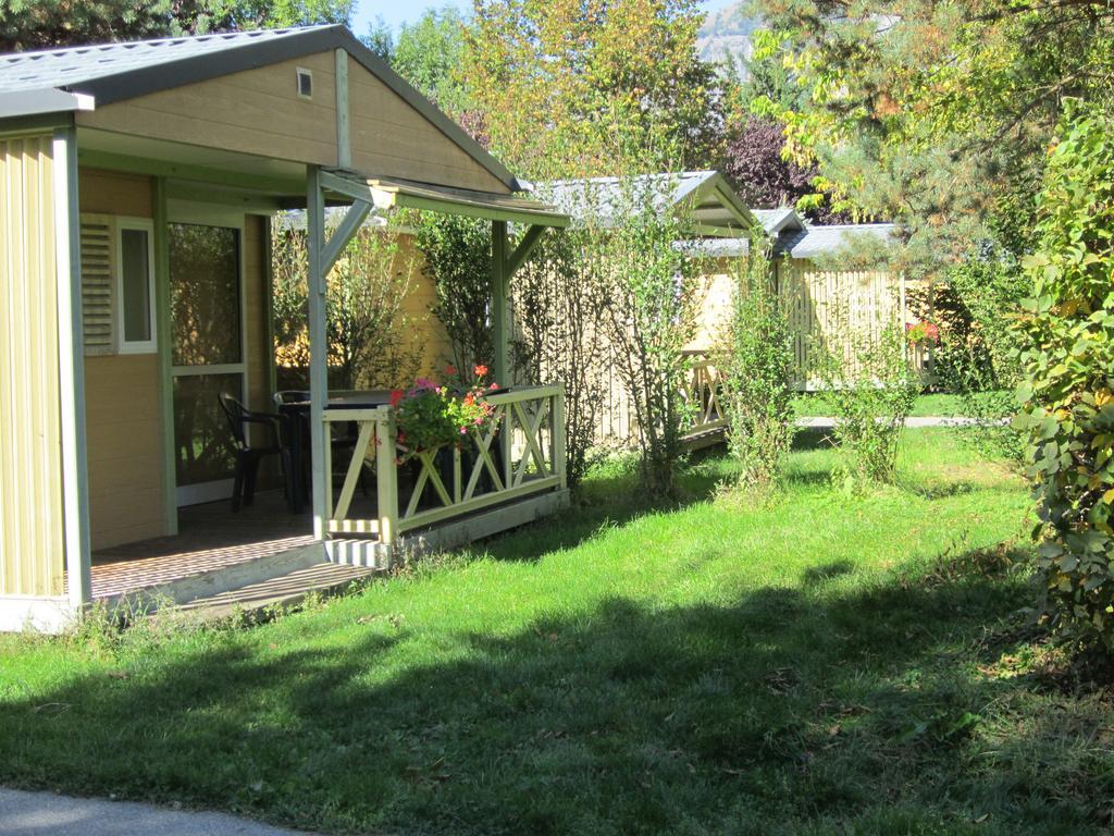 Camping Le Colporteur Hotel Le Bourg-d'Oisans Exterior photo
