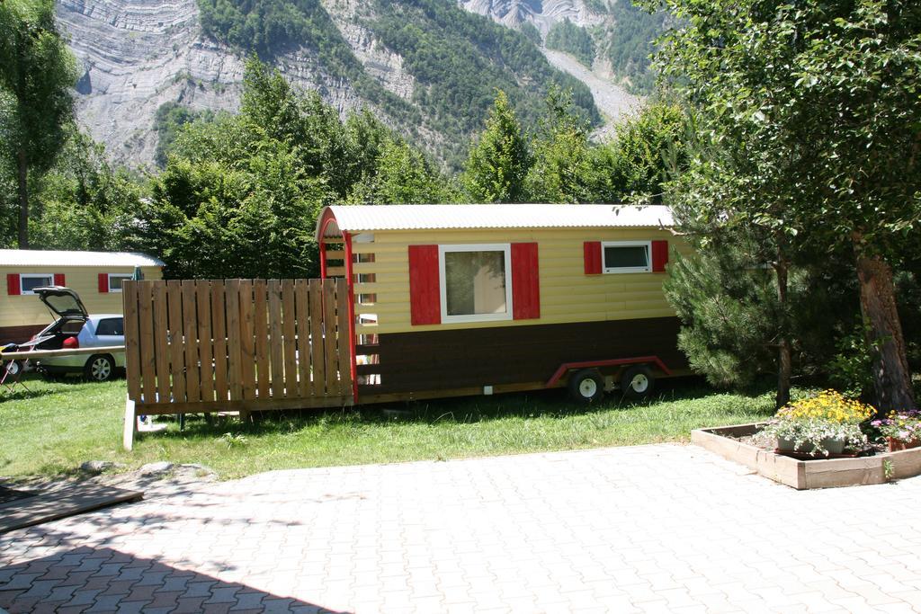 Camping Le Colporteur Hotel Le Bourg-d'Oisans Exterior photo