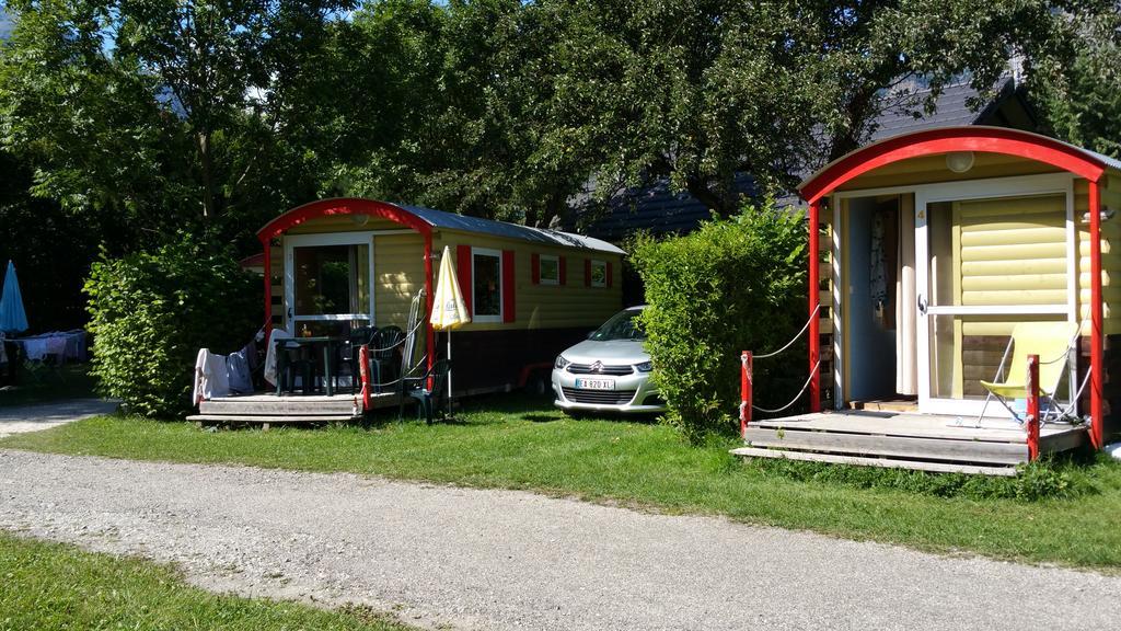 Camping Le Colporteur Hotel Le Bourg-d'Oisans Exterior photo