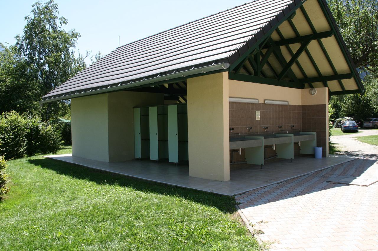 Camping Le Colporteur Hotel Le Bourg-d'Oisans Exterior photo