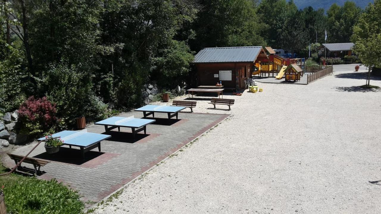 Camping Le Colporteur Hotel Le Bourg-d'Oisans Exterior photo